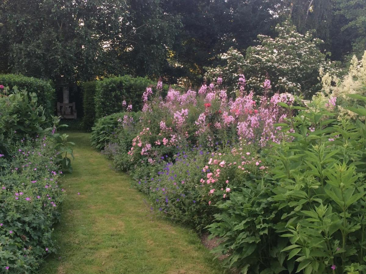 Bed And Garden Alde Coninckshof Bed & Breakfast Weurt Bagian luar foto